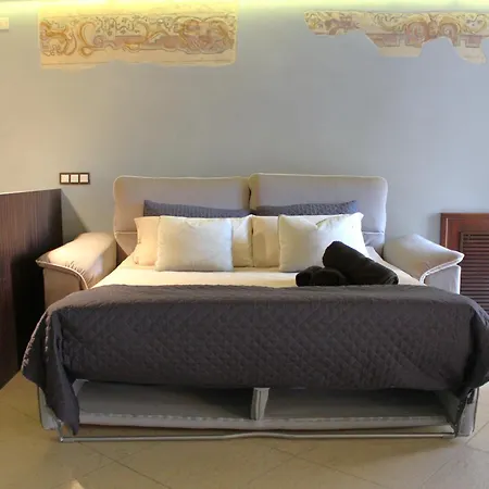 Luxury Flats , Piazza Erbe With Balcony On Main Square Verona