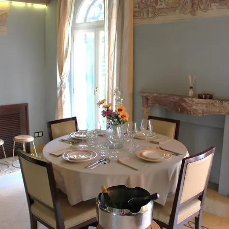 Luxury Flats , Piazza Erbe With Balcony On Main Square Lägenhet Verona