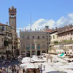 Luxury Flats , Piazza Erbe With Balcony On Main Square *