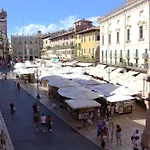Luxury Flats , Piazza Erbe With Balcony On Main Square * Verona