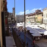 Luxury Flats , Piazza Erbe With Balcony On Main Square *