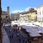 Luxury Flats , Piazza Erbe With Balcony On Main Square Daire *