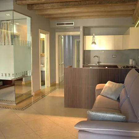 Apartmán Luxury Flats , Piazza Erbe With Balcony On Main Square *