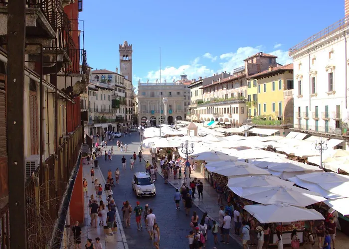 Luxury Flats , Piazza Erbe With Balcony On Main Square Verona