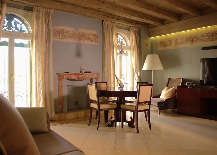 Apartmán Luxury Flats , Piazza Erbe With Balcony On Main Square Verona