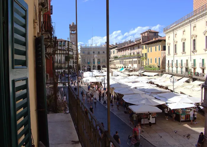 Luxury Flats , Piazza Erbe With Balcony On Main Square *