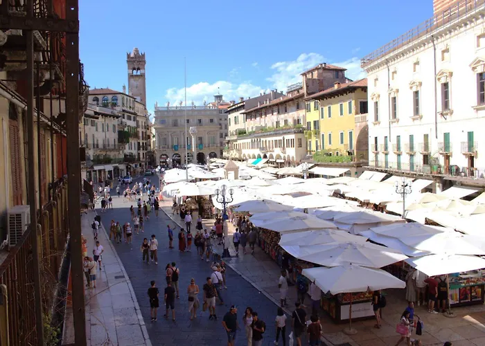 Luxury Flats , Piazza Erbe With Balcony On Main Square Apartmán *