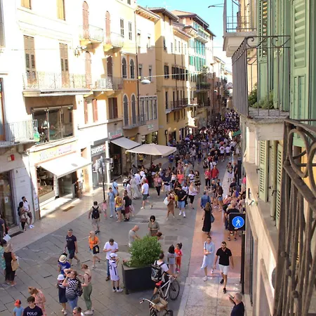 Luxury Flats , Piazza Erbe With Balcony On Main Square *