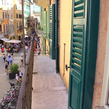 Apartment Luxury Flats , Piazza Erbe With Balcony On Main Square *