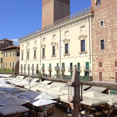 Luxury Flats , Piazza Erbe With Balcony On Main Square Apartment *