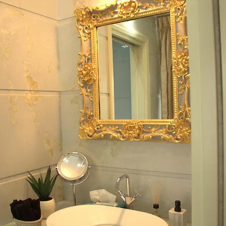 Luxury Flats , Piazza Erbe With Balcony On Main Square Apartment *