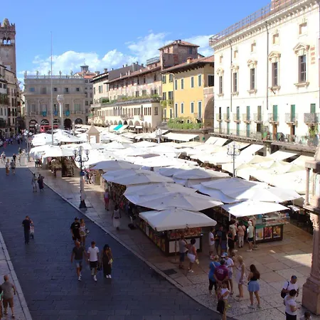 Luxury Flats , Piazza Erbe With Balcony On Main Square * Verona