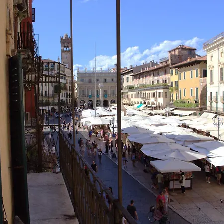 Luxury Flats , Piazza Erbe With Balcony On Main Square *