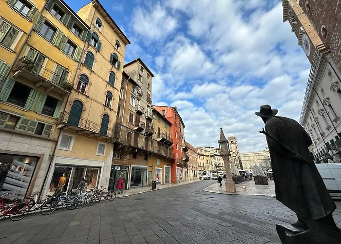Luxury Flats , Piazza Erbe With Balcony On Main Square *