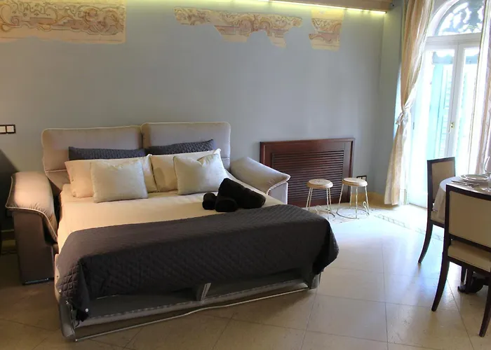 Luxury Flats , Piazza Erbe With Balcony On Main Square Daire