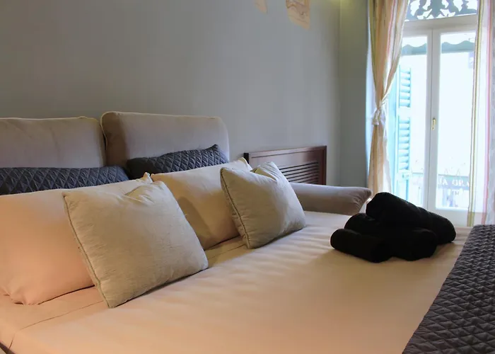 Daire Luxury Flats , Piazza Erbe With Balcony On Main Square Verona