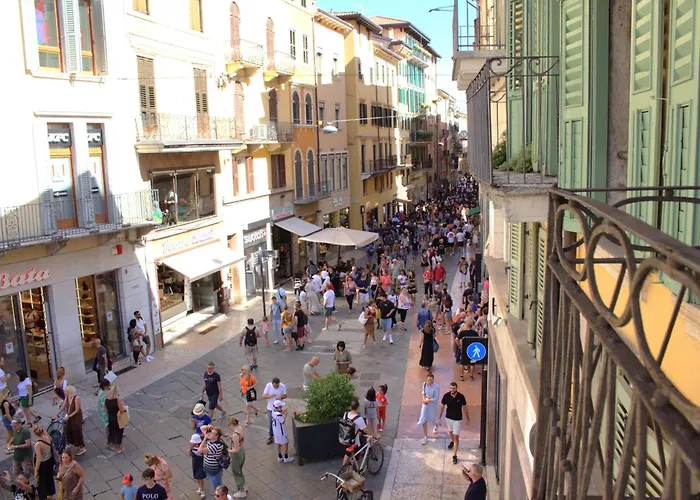 Luxury Flats , Piazza Erbe With Balcony On Main Square *