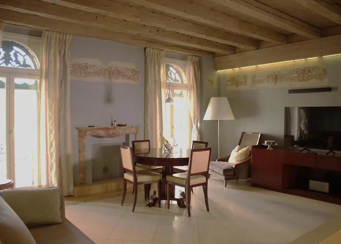 Luxury Flats , Piazza Erbe With Balcony On Main Square * 维罗纳