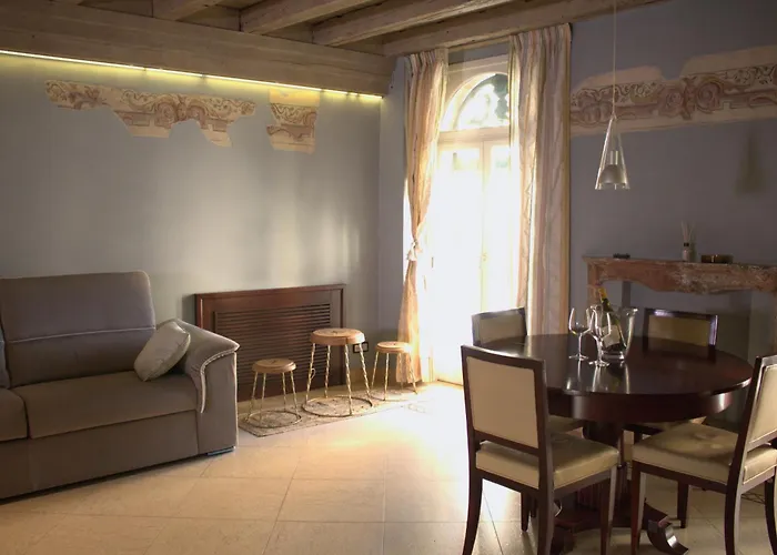 Daire Luxury Flats , Piazza Erbe With Balcony On Main Square