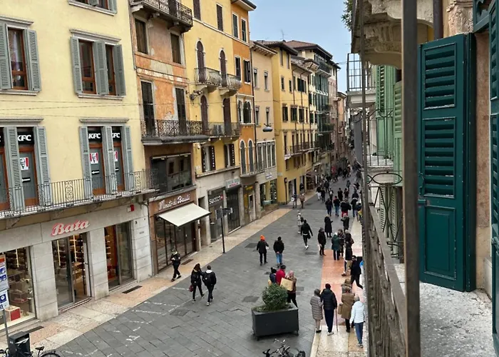 Luxury Flats , Piazza Erbe With Balcony On Main Square Daire