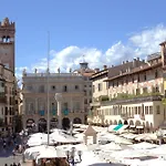 Luxury Flats , Piazza Erbe With Balcony On Main Square