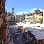 Luxury Flats , Piazza Erbe With Balcony On Main Square Βερόνα