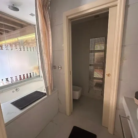 Luxury Flats , Piazza Erbe With Balcony On Main Square Apartment