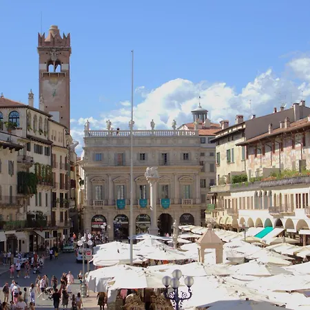 Luxury Flats , Piazza Erbe With Balcony On Main Square *
