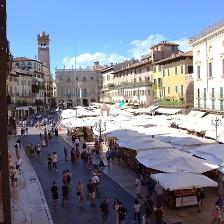 Luxury Flats , Piazza Erbe With Balcony On Main Square Apartment *