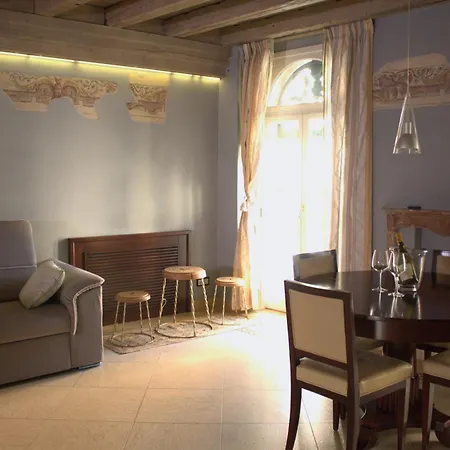 Apartment Luxury Flats , Piazza Erbe With Balcony On Main Square