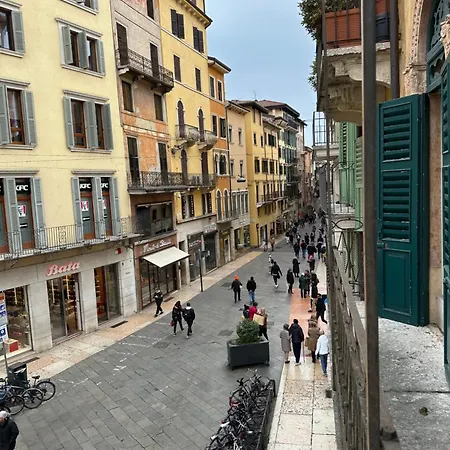 Luxury Flats , Piazza Erbe With Balcony On Main Square Apartament