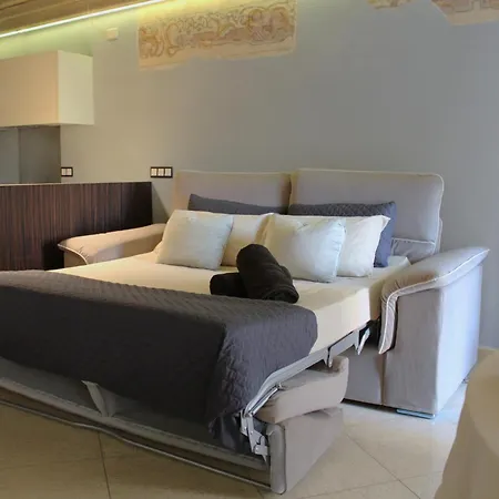 Luxury Flats , Piazza Erbe With Balcony On Main Square