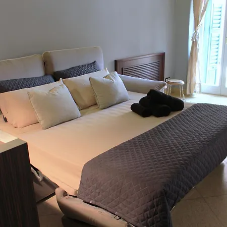 Luxury Flats , Piazza Erbe With Balcony On Main Square