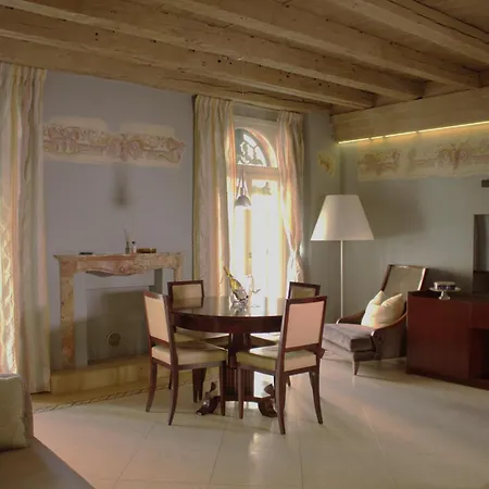 Luxury Flats , Piazza Erbe With Balcony On Main Square * Vérone