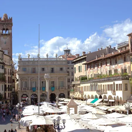 Luxury Flats , Piazza Erbe With Balcony On Main Square